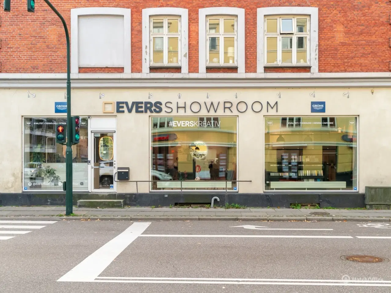 Billede 2 - SÆLGES: Stilren erhvervsandel med markant hjørneplacering og højt afkast – midt på Frederiksberg