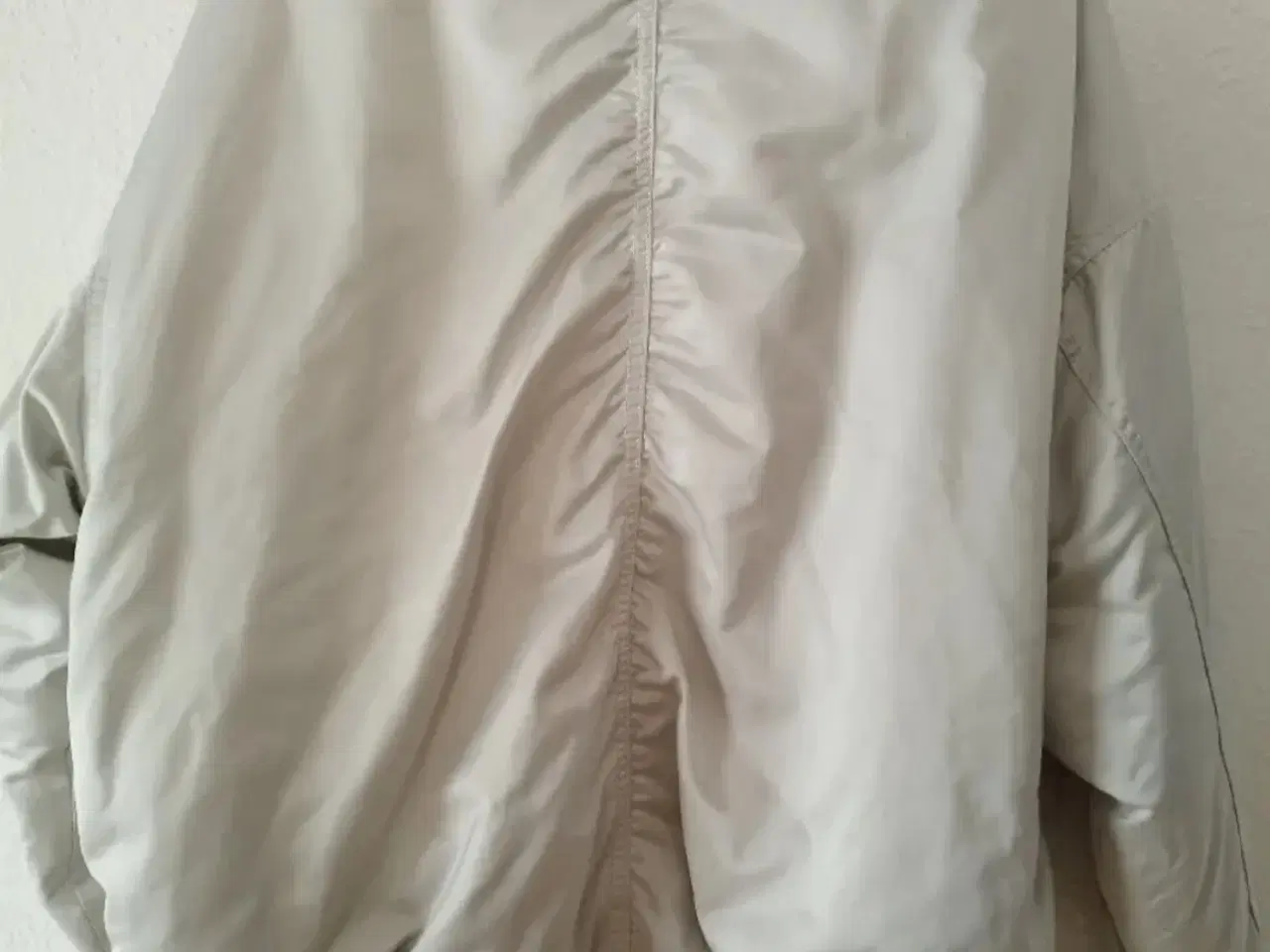 Billede 2 - Lækker jakke fra H&M
