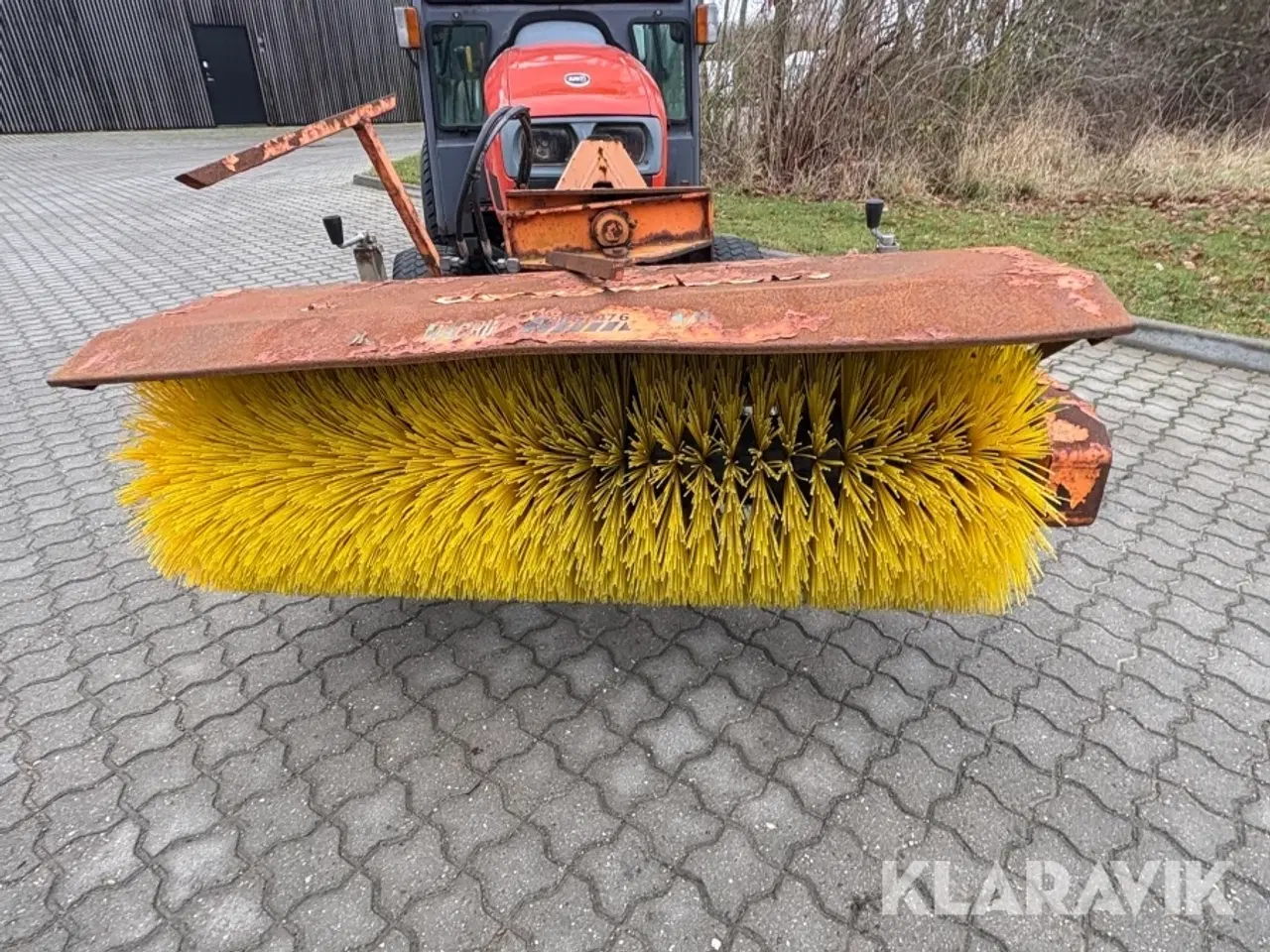 Billede 9 - Kompakttraktor med kost og spreder Kioti CK20 HST