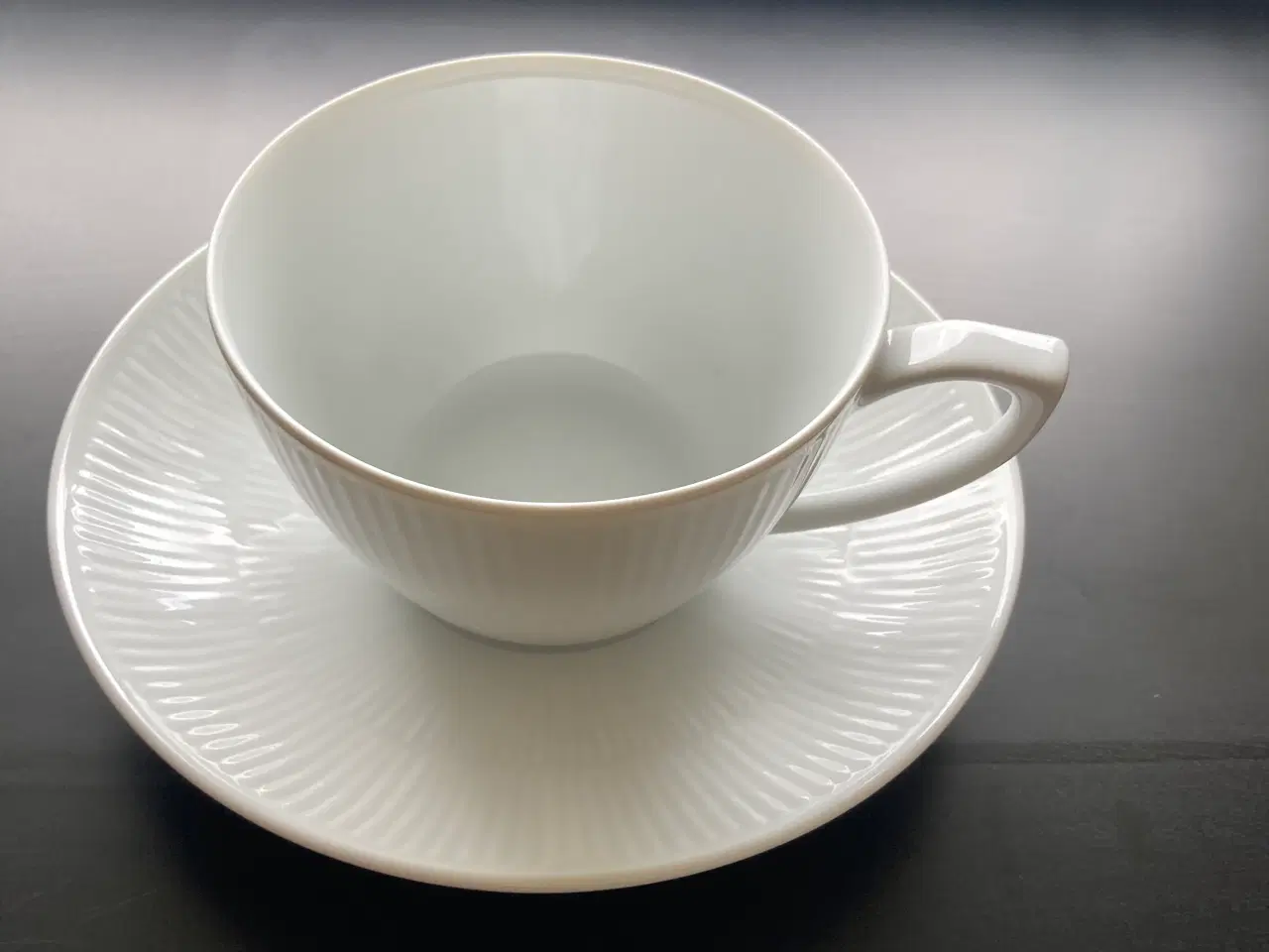 Billede 1 - Royal copenhagen hvid riflet kaffekop 