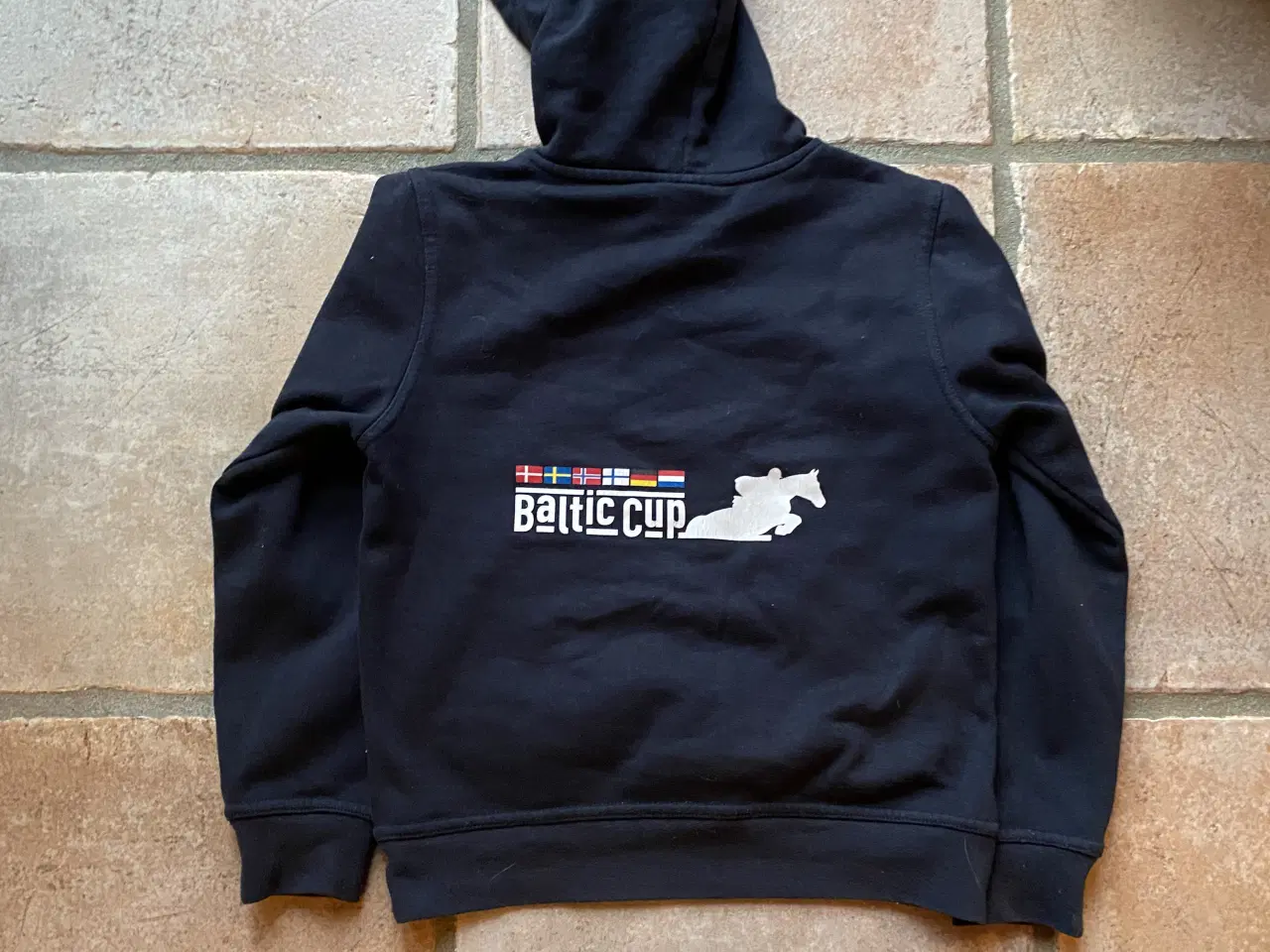 Billede 2 - Hoodie fra Baltic cup str. 128