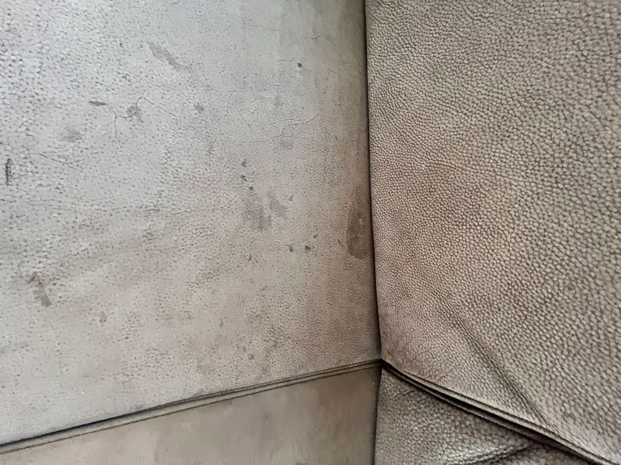 Billede 14 - 2 1/2 Pers nubuck sofa fra Hurup møbler