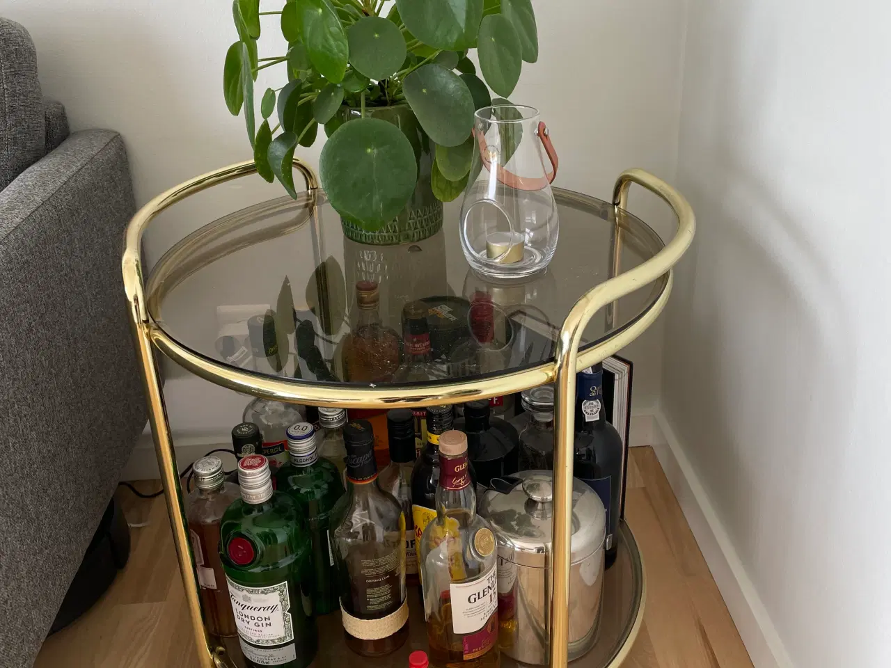 Billede 1 - Elegant retro barvogn i messing og røget glas