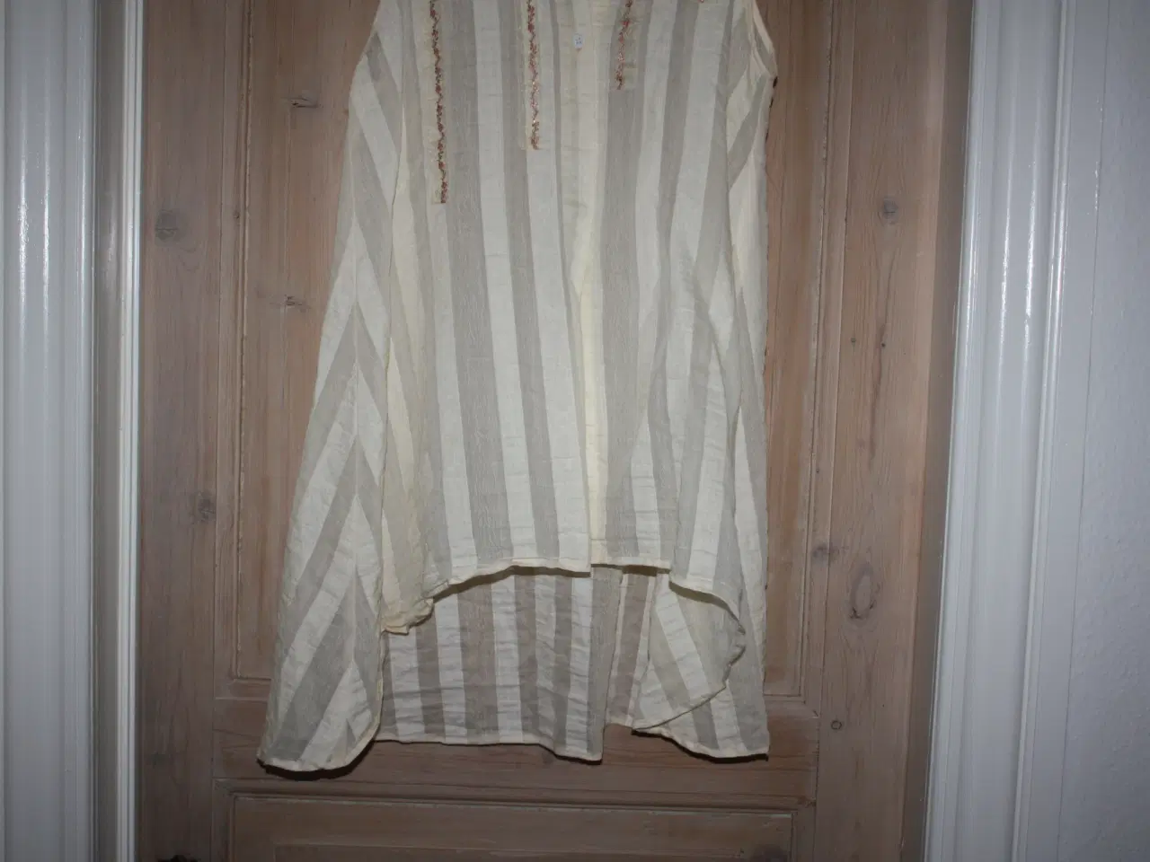 Billede 3 - Lang Bluse / cardigan Tarp str. S   75% Bomuld  25