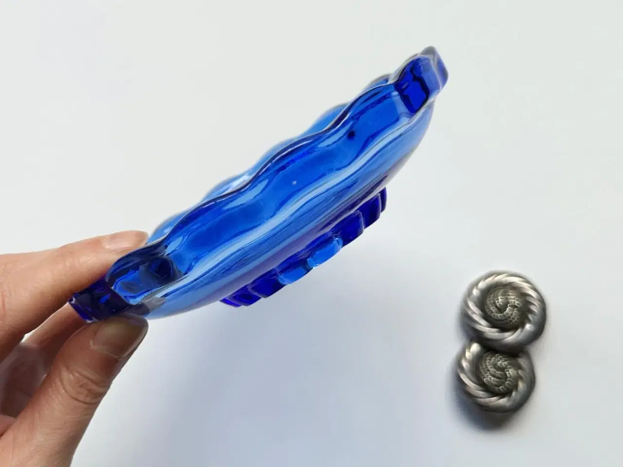 Billede 4 - Rund blå skål med bobbelkant