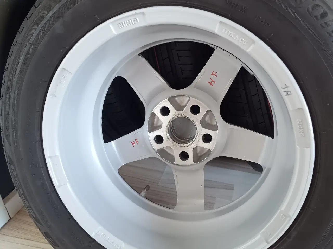 Billede 4 - Flotte alufælge med dæk