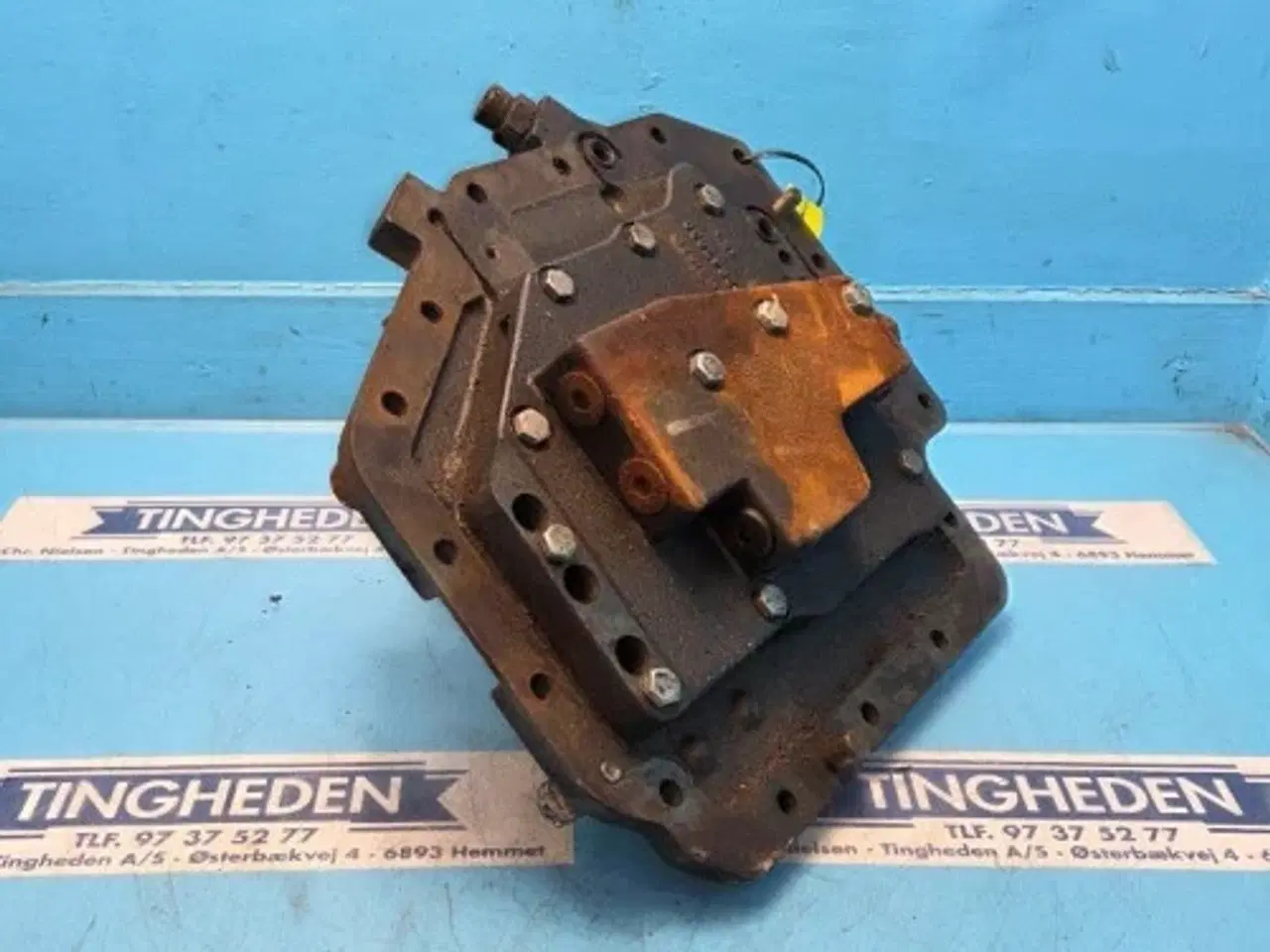 Billede 8 - Ford 8340 Dæksel F3NN7Z479