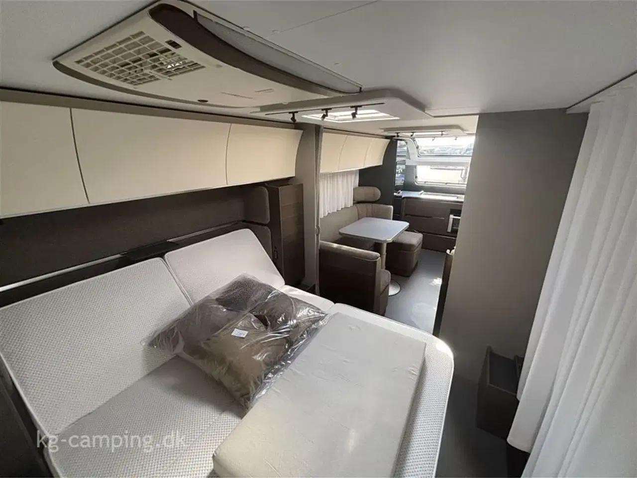 Billede 8 - 2022 - Adria Alpina 663 HT Twin   Meget flot vogn med mover og stort flot fortelt.