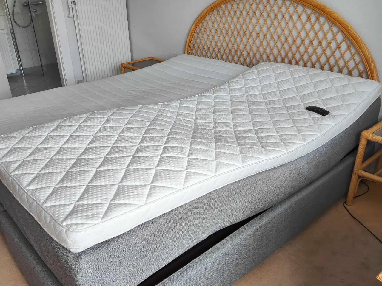 Billede 9 - To stk JENSEN elevations senge fra 2021