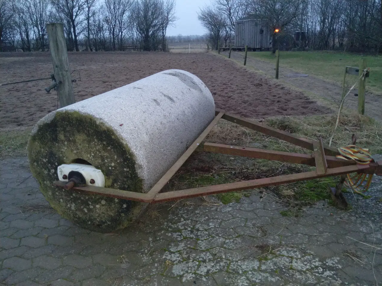 Billede 1 - Agerskov betontromle med næsten nye nylonlejer.