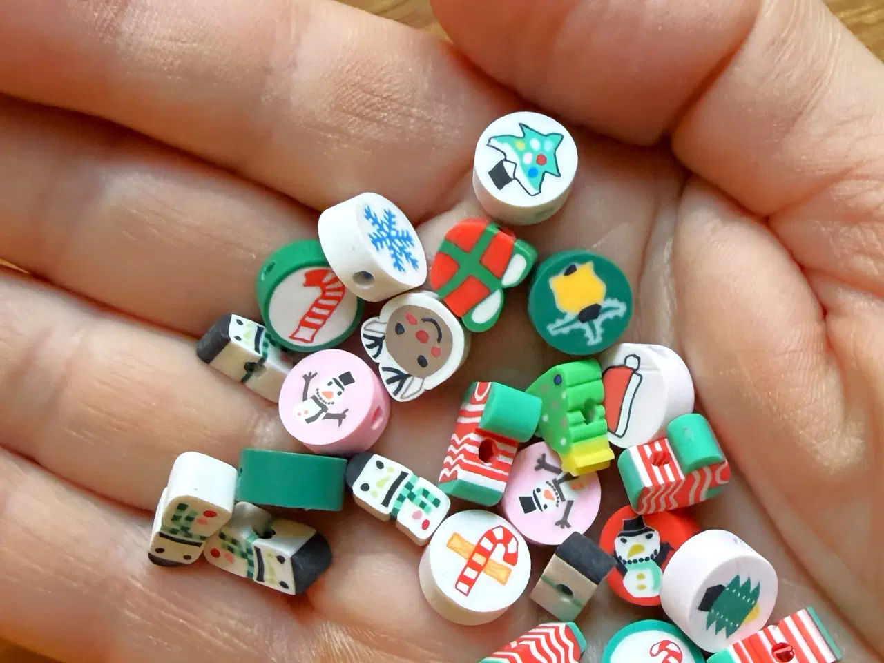 Billede 4 - Vinter- og juleperler af fimo-ler.