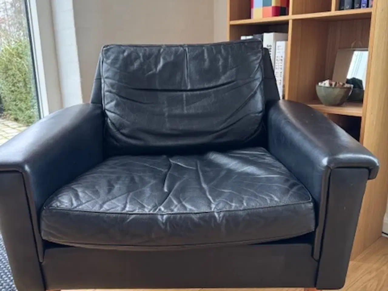 Billede 2 - Klassisk sofasæt i sort læder