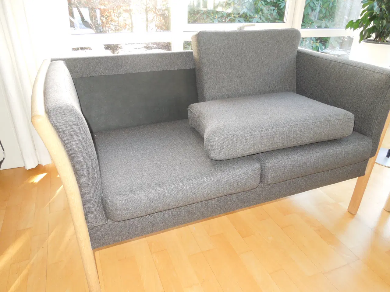 Billede 4 - 2+3 sofasæt, grå m. løse hynder, gavle og ben i eg