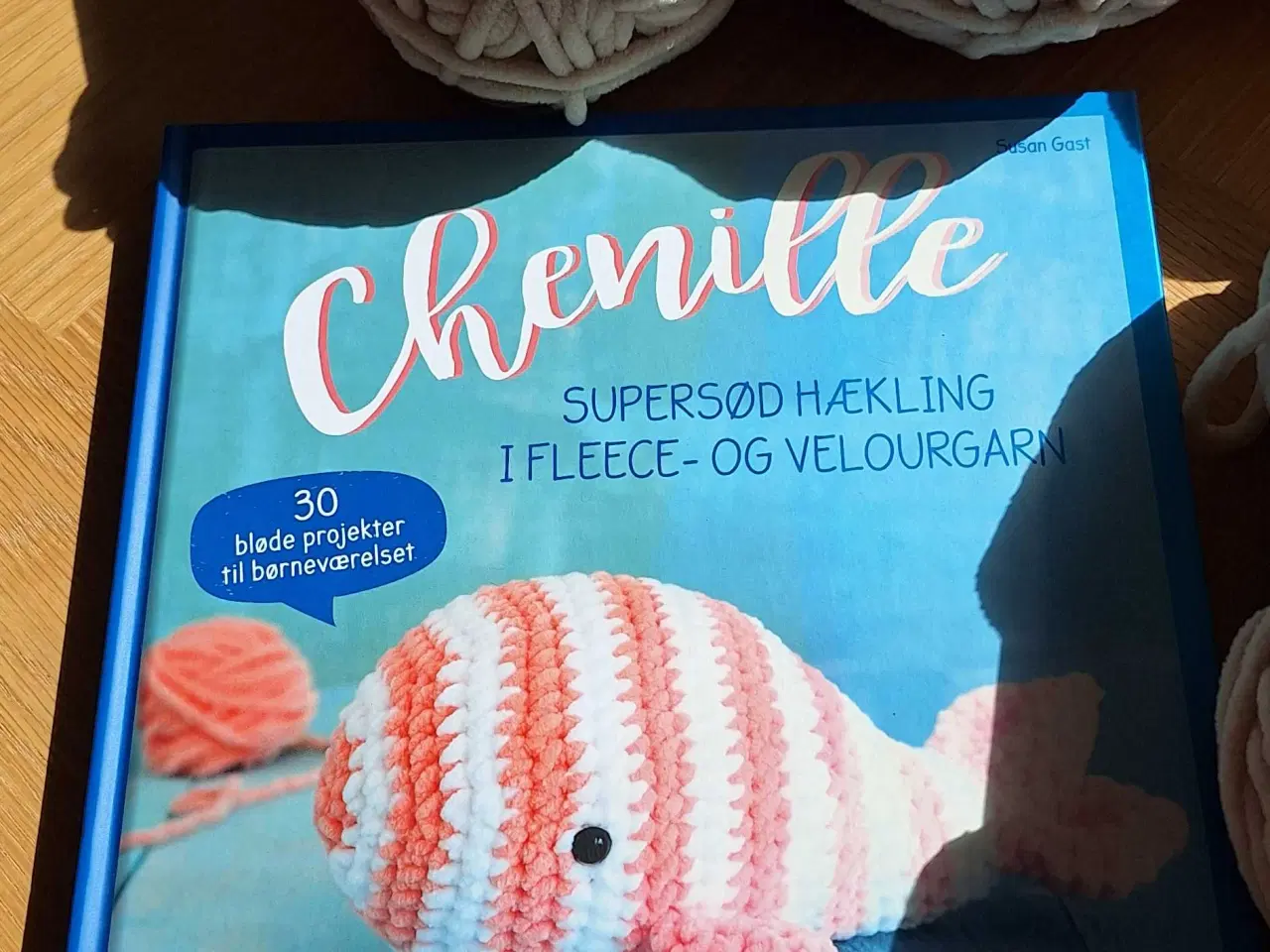 Billede 3 - Chenille garn og bog 