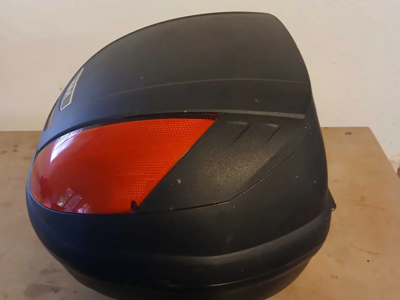 Billede 5 - Givi topboks sort/rød til motorcykel eller scooter