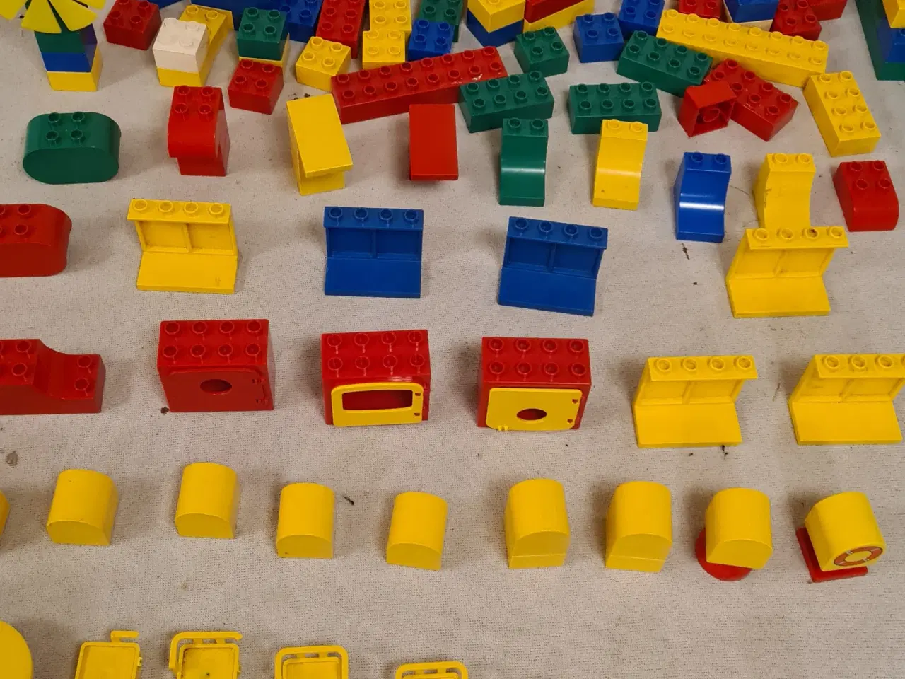 Billede 9 - LEGO DUPLO byggesæt med tog og figurer