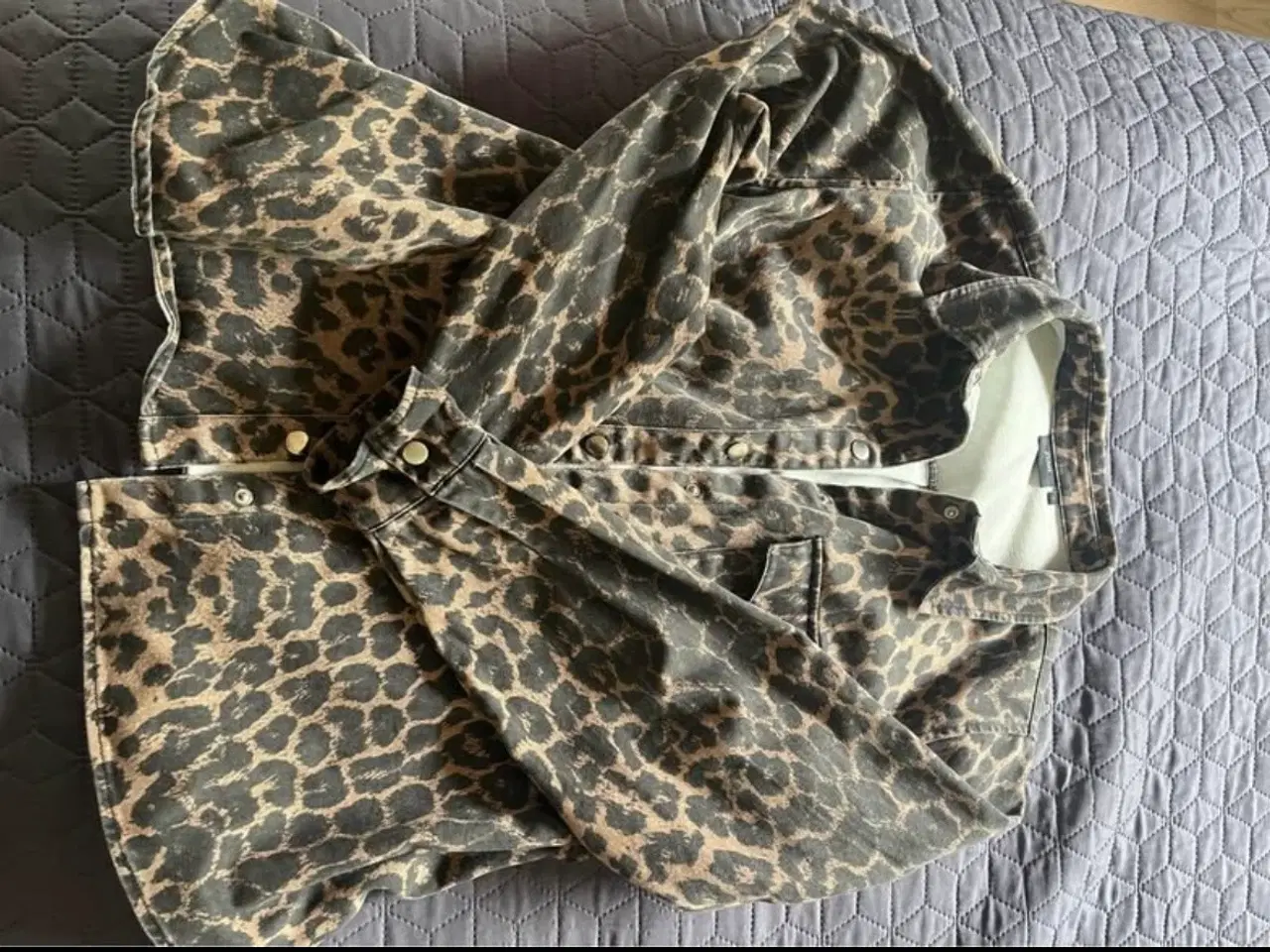 Billede 2 - Denim Leo skjorte/jakke sælges