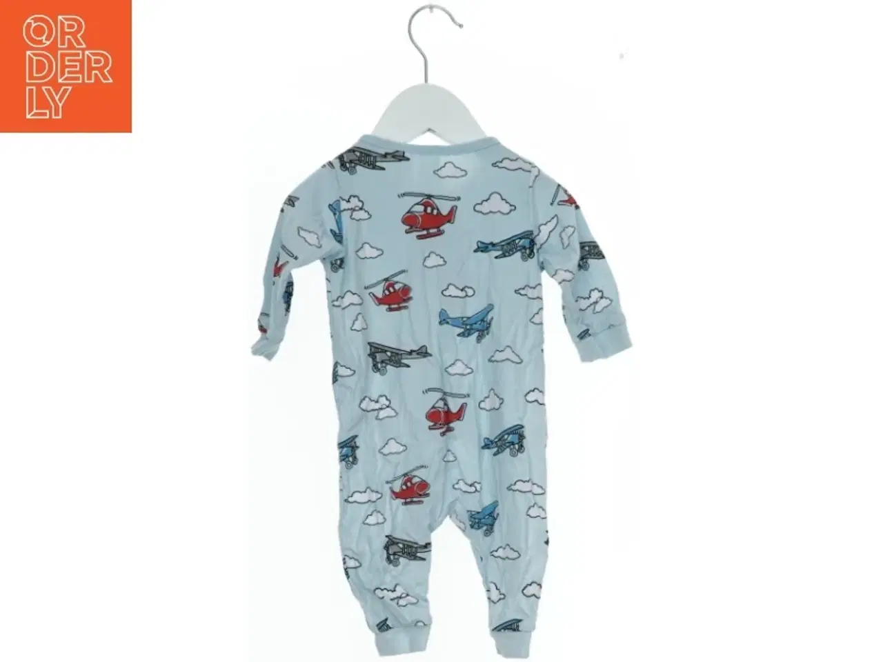 Billede 2 - Heldragt med flyvemaskine og helikopter print fra H&M (str. 62)