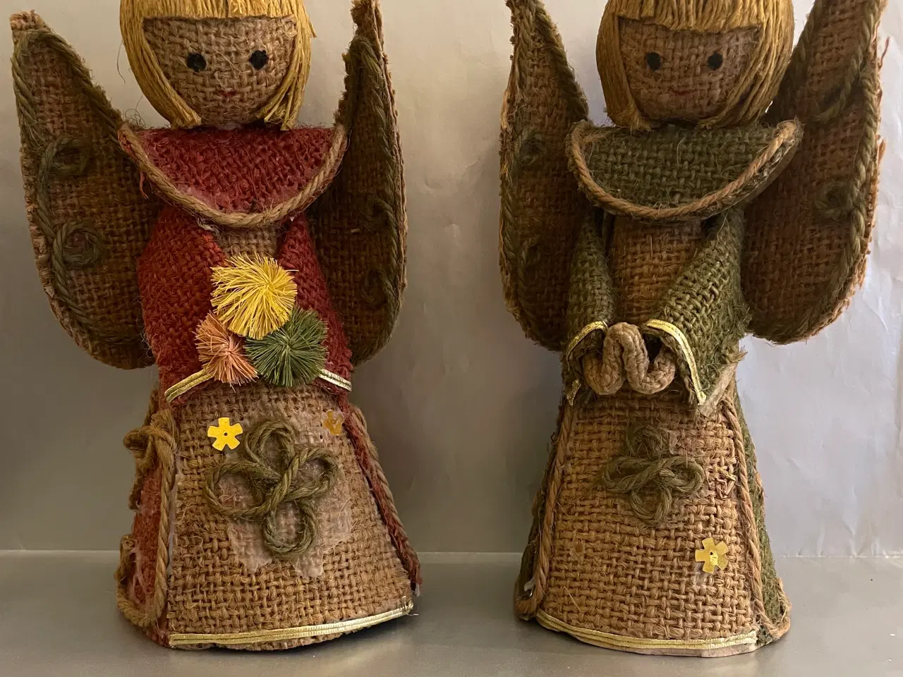 Billede 1 - 2 skønne jule engle i jute fra start 1970erne