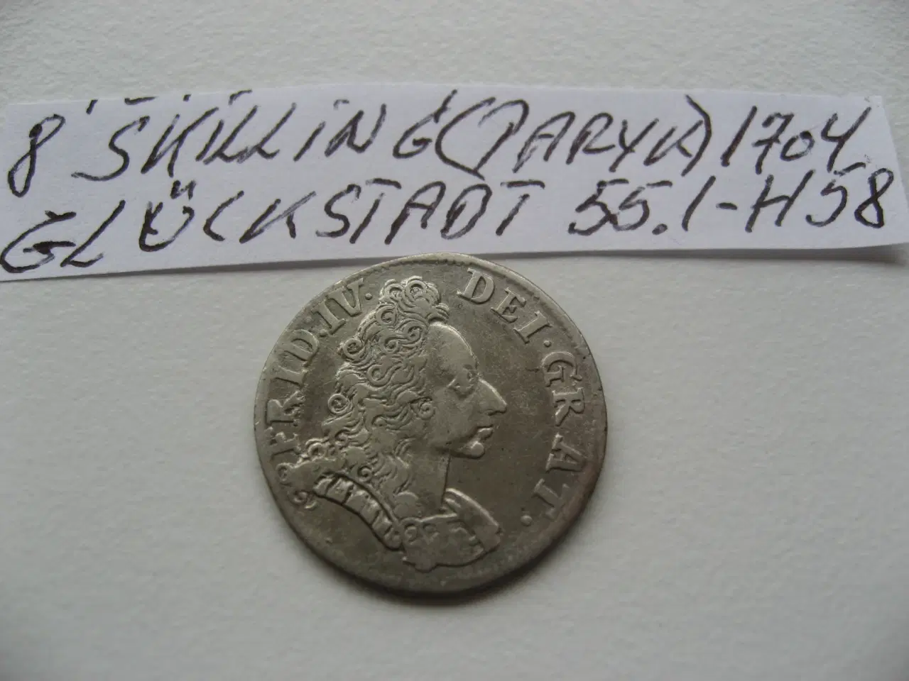 Billede 2 - Flot 8 Skilling (Paryk) 1704. Glückstadt. 
