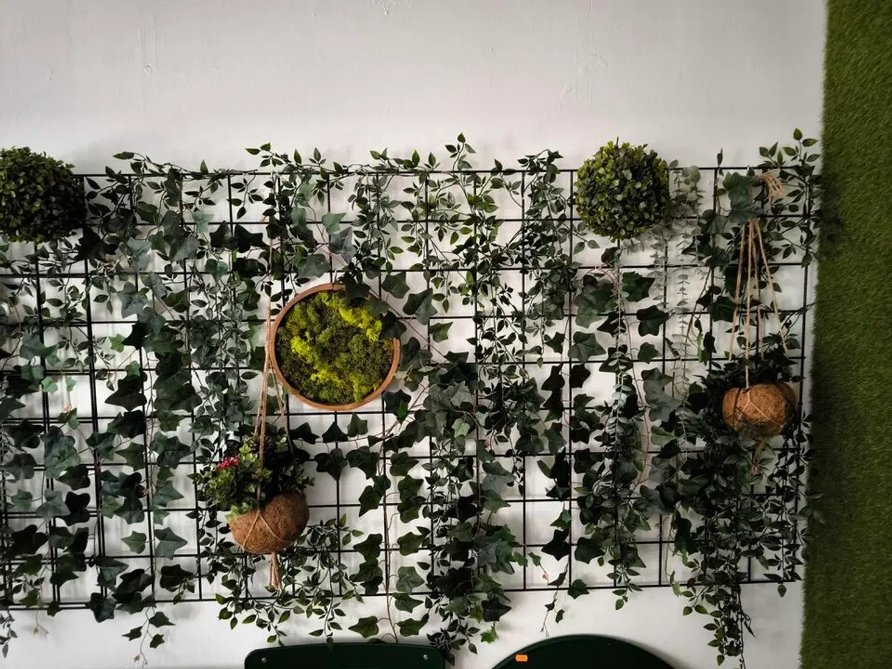 Billede 2 - Væg med kunstige planter