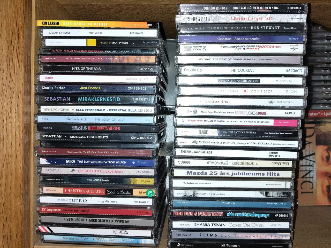 Billede 1 - CDer med musik på i Grenå 