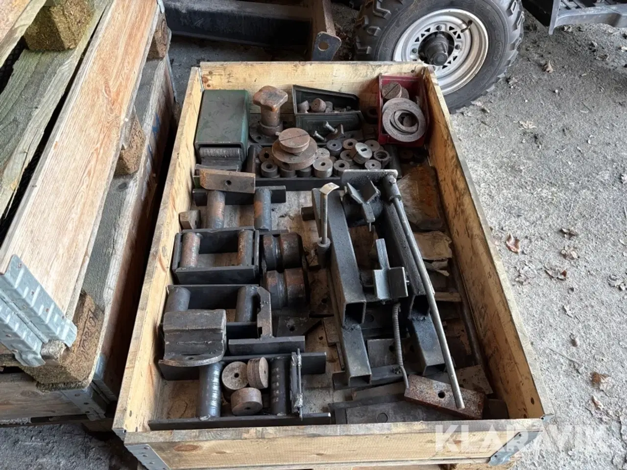 Billede 3 - Lot med udstandsning udstyr 1 palle