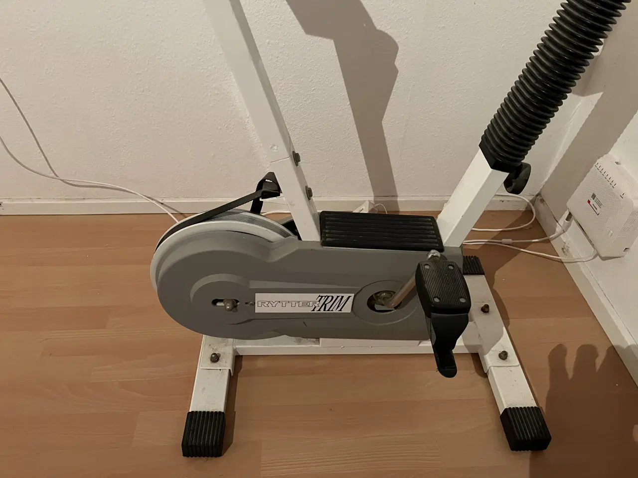 Billede 2 - Motionscykel med digitalt display og justerbart sæ