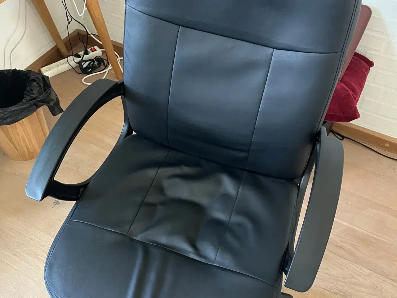 Billede 1 - Jysk kontorstol sort