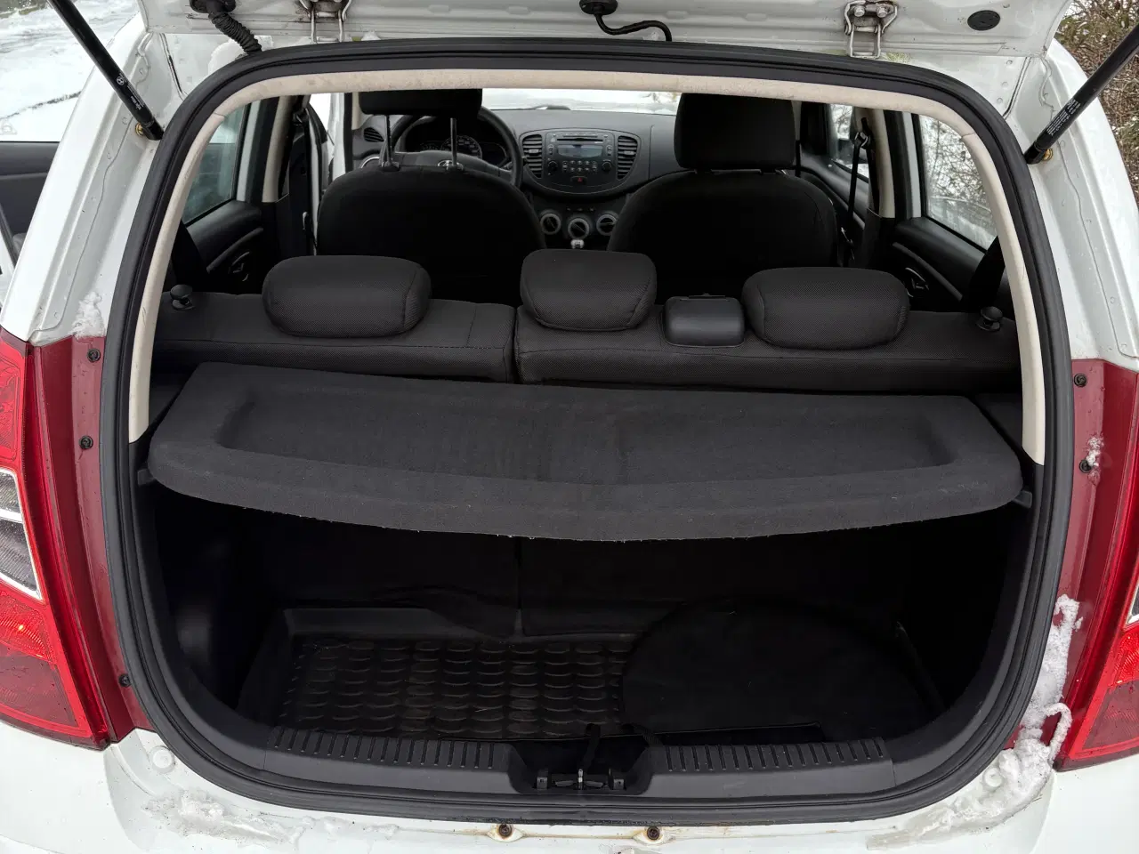 Billede 8 - Hyundai I10 1,2 fra 2012. Kørt 261.000km. Helårsdæ