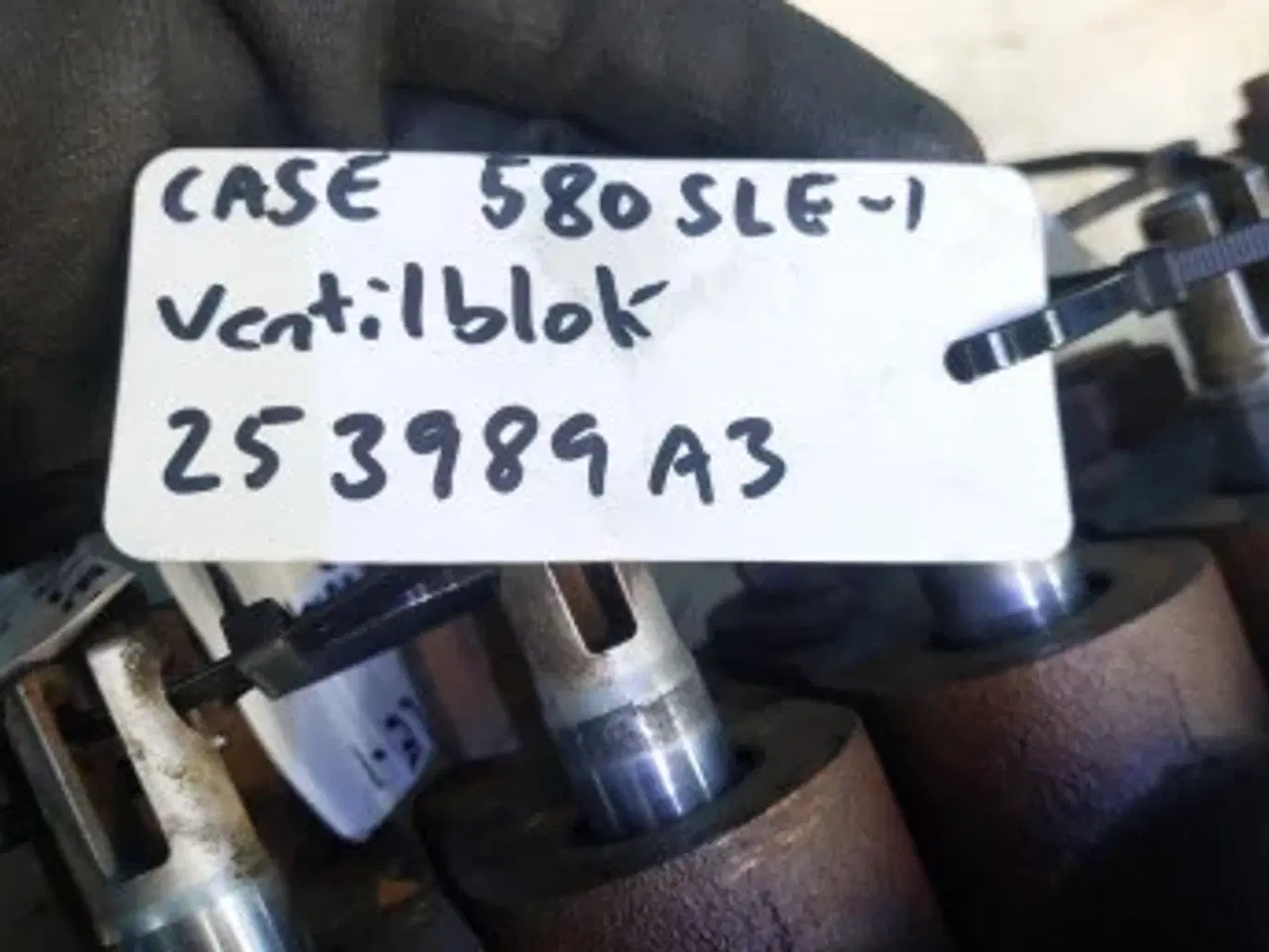 Billede 14 - Case 580 SLE Komplet Ventilblok 243145A3