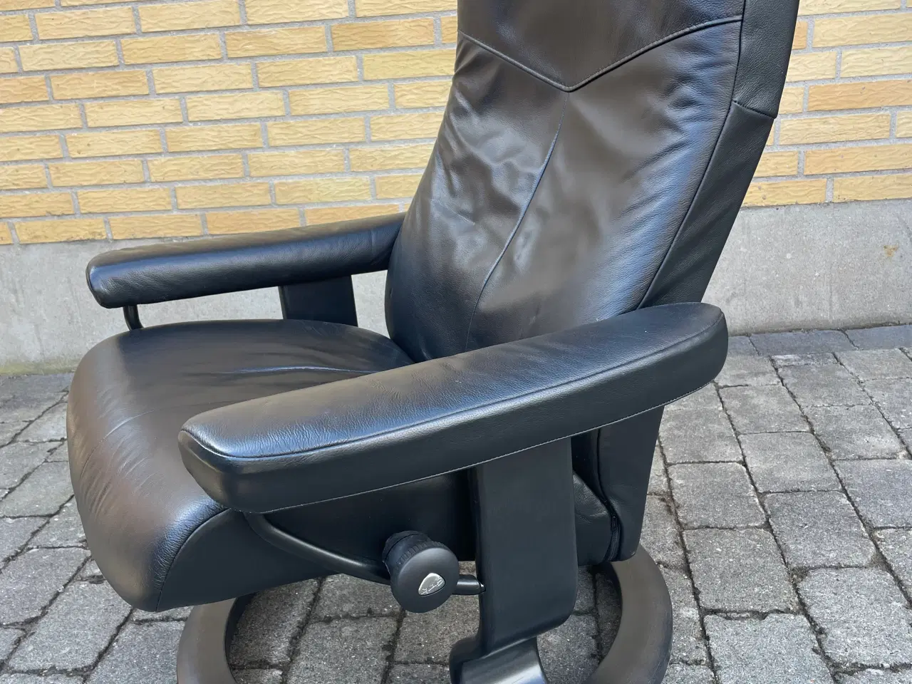 Billede 2 - Lænestol og fodskammel fra  Stressless 