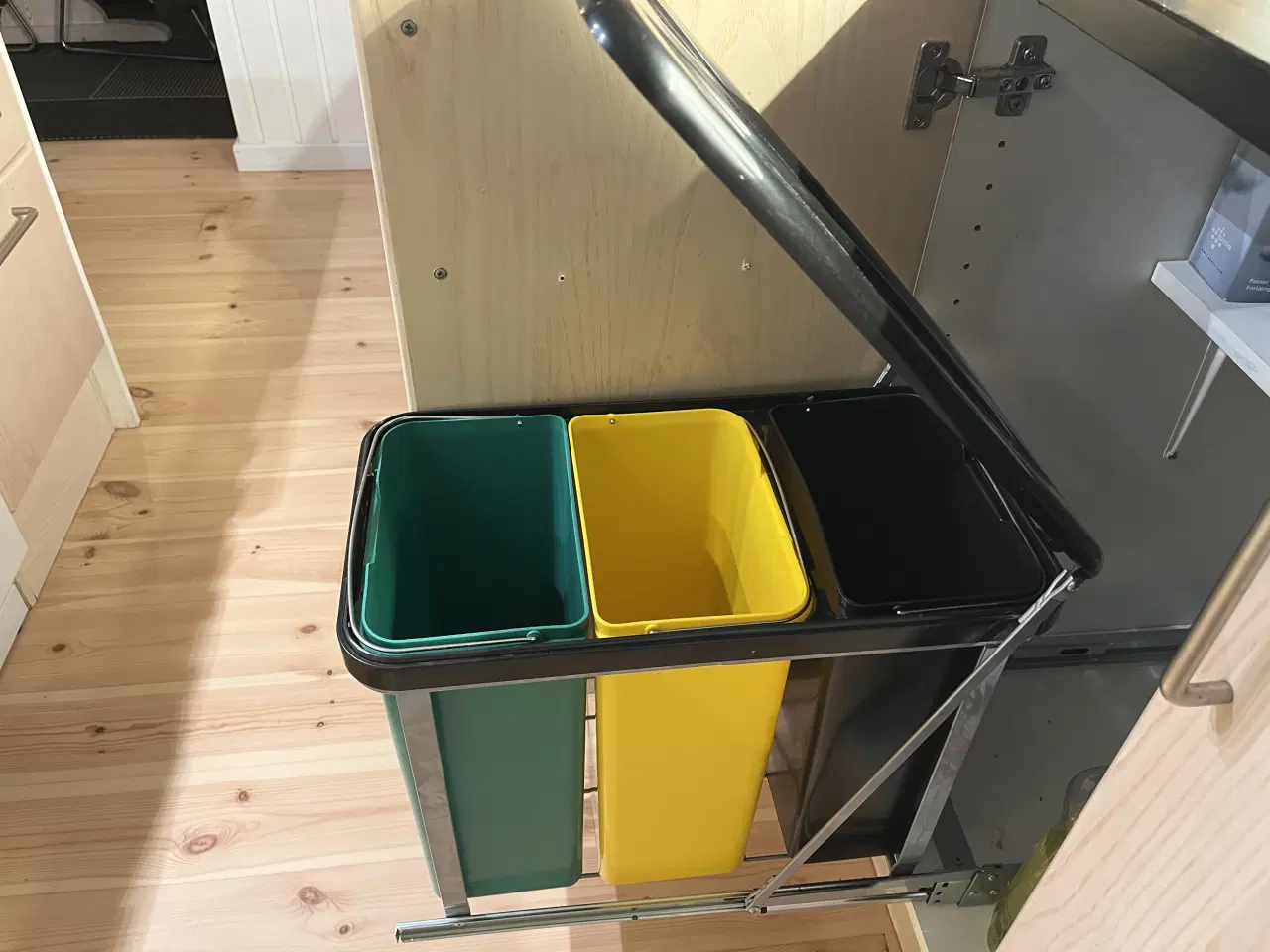 Billede 2 - Affaldssorteringssystem til køkkenskabet
