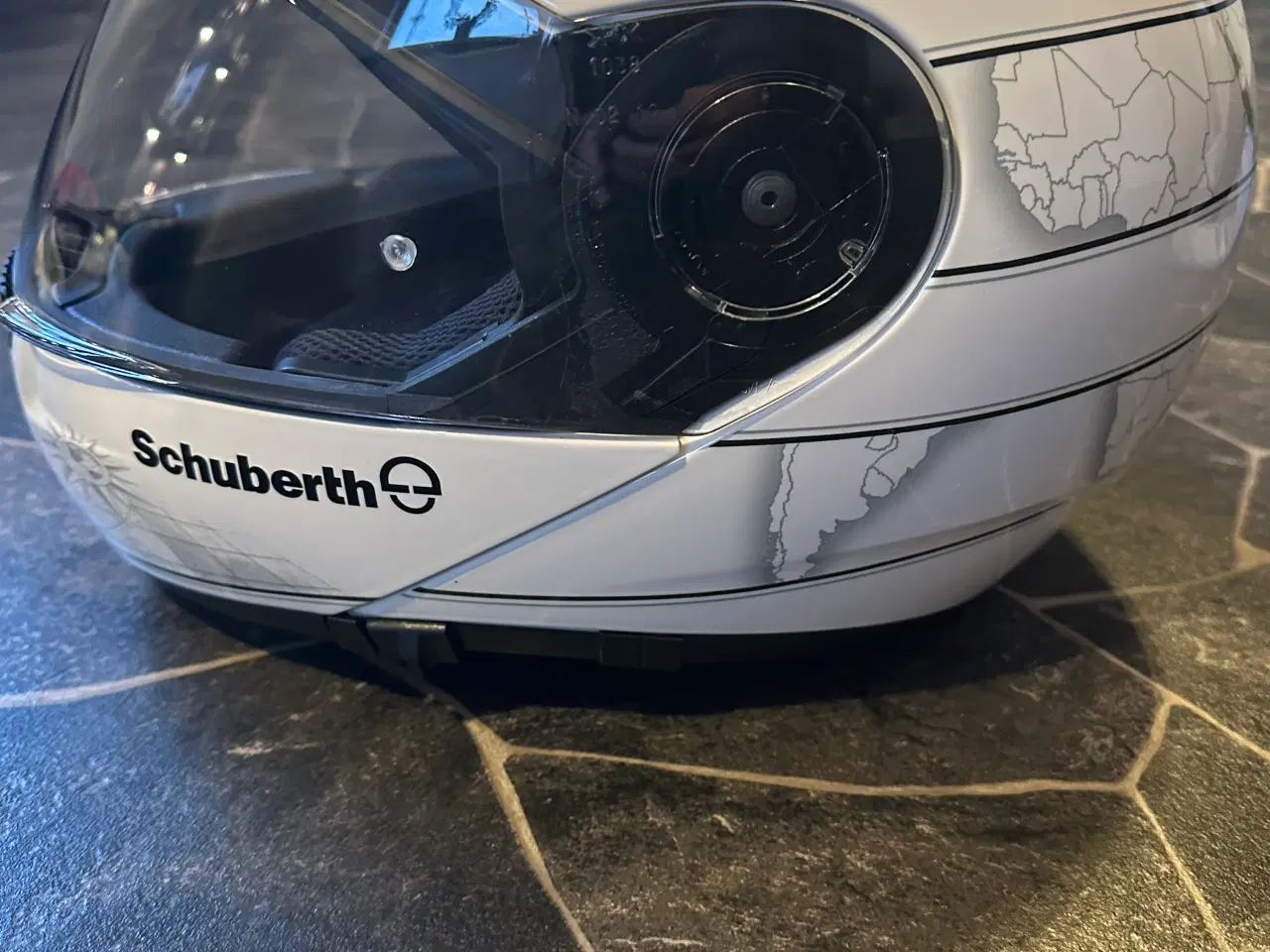 Billede 1 - Styrthjelm mærket Schuberth. C3 