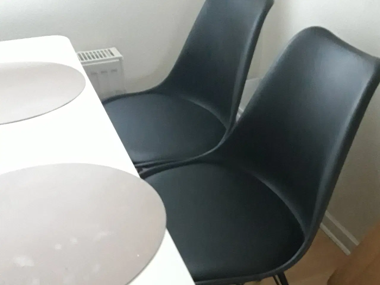 Billede 8 - Køkkenbord og 4 stole 