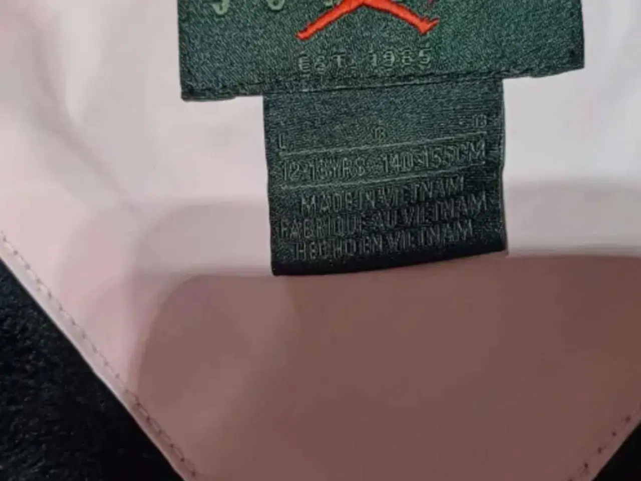 Billede 5 - Jordan jakke str 10-11år