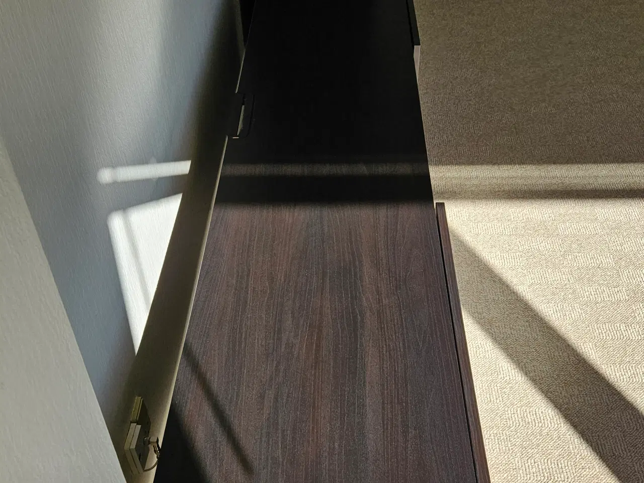 Billede 3 - IKEA tv-bord i mørk trælook 