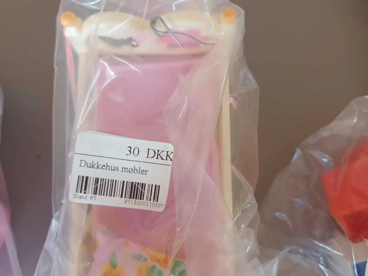 Billede 2 - Dukkehus forskellige ting. Pris står på billeder