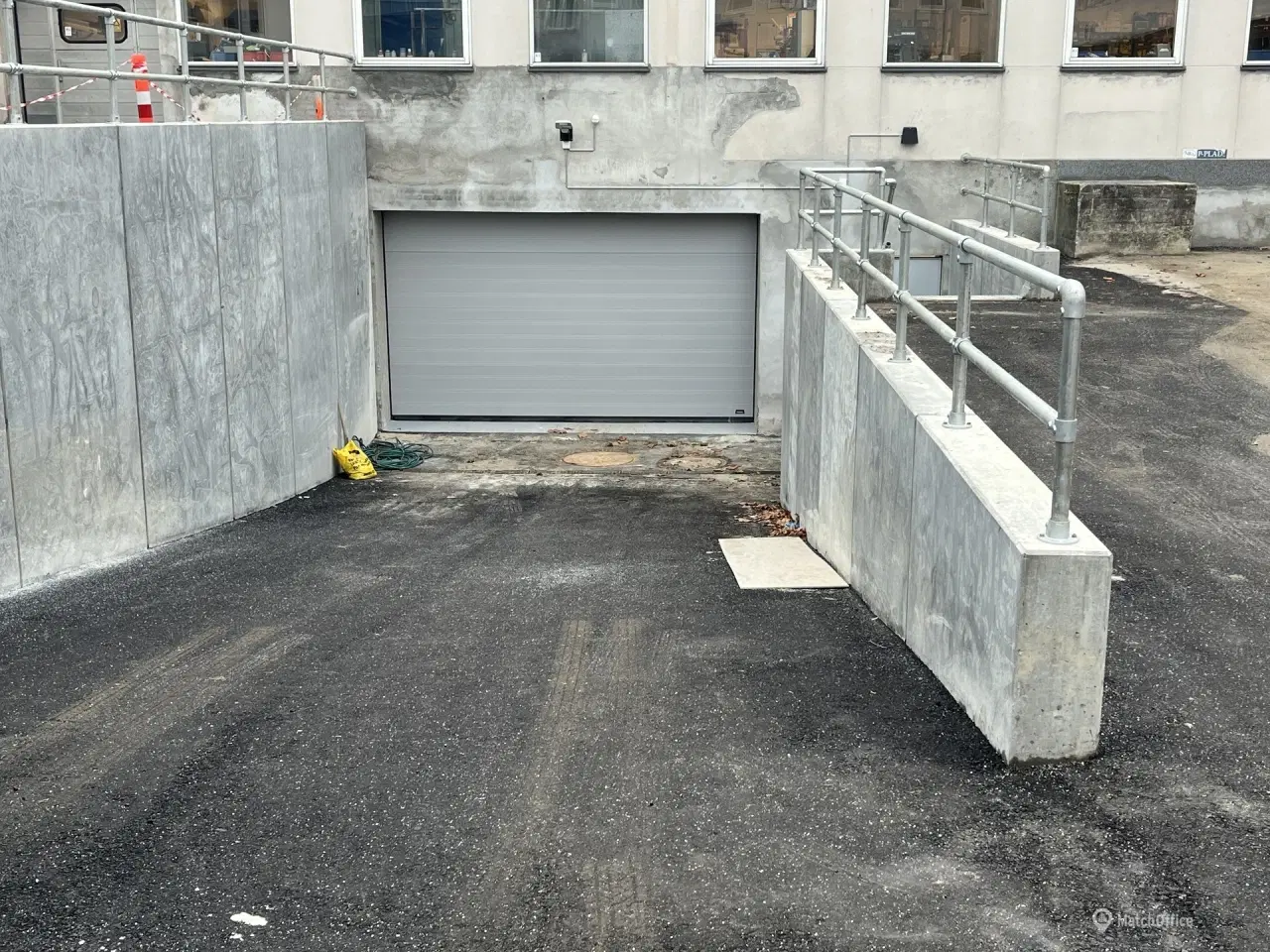 Billede 1 - Velbeliggende ejendom i et eftertragtet erhvervskvarter i Rødovre og i kort afstand til København.