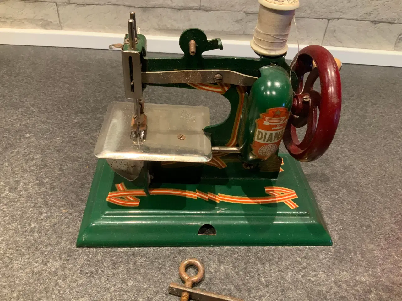 Billede 2 - Gammel legetøjs symaskine