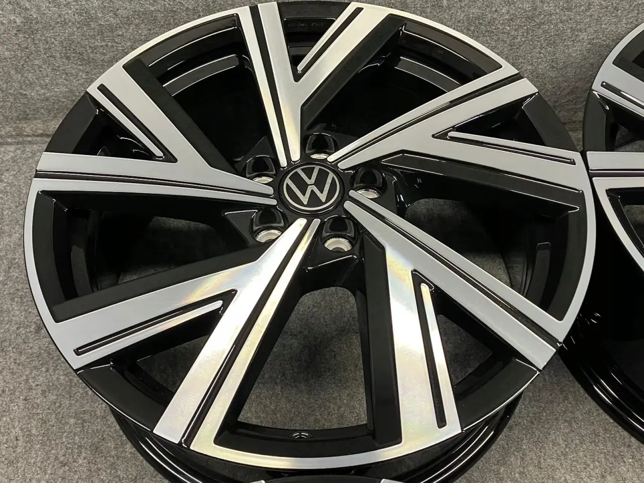 Billede 5 - ALUFÆLGE VW POLO BERGAMO 2G0 17"