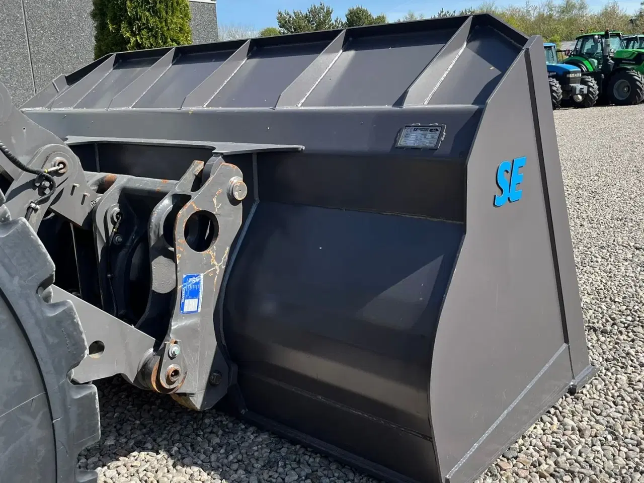 Billede 9 - Volvo Læsseskovl 2,9m3 skovl med Volvo beslag på. Den er 2.75m bred