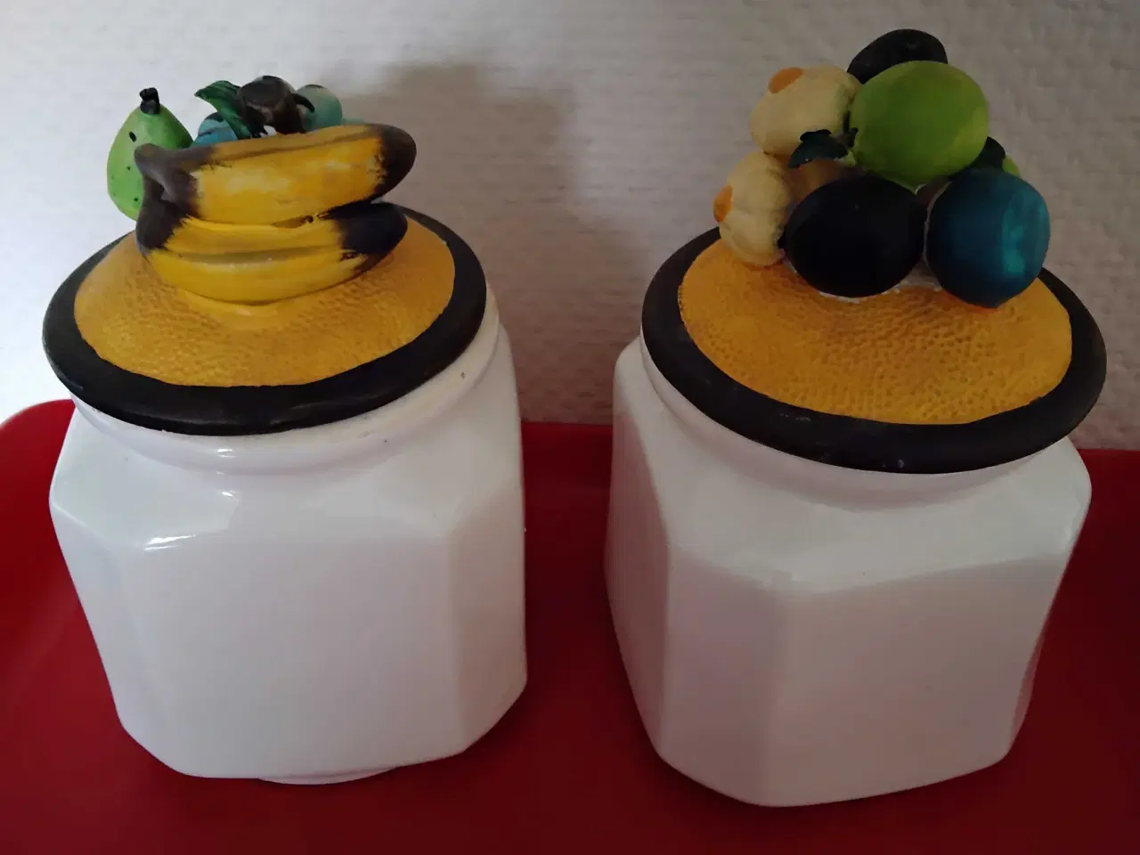 Billede 2 - 2 krukker med frugt låg.