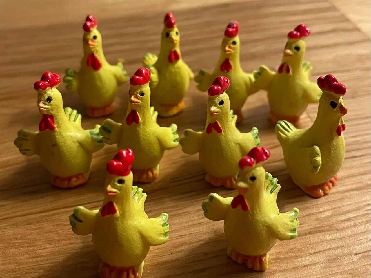 Billede 1 - Forskelligt påskepynt i polyresin. Priser i tekst.