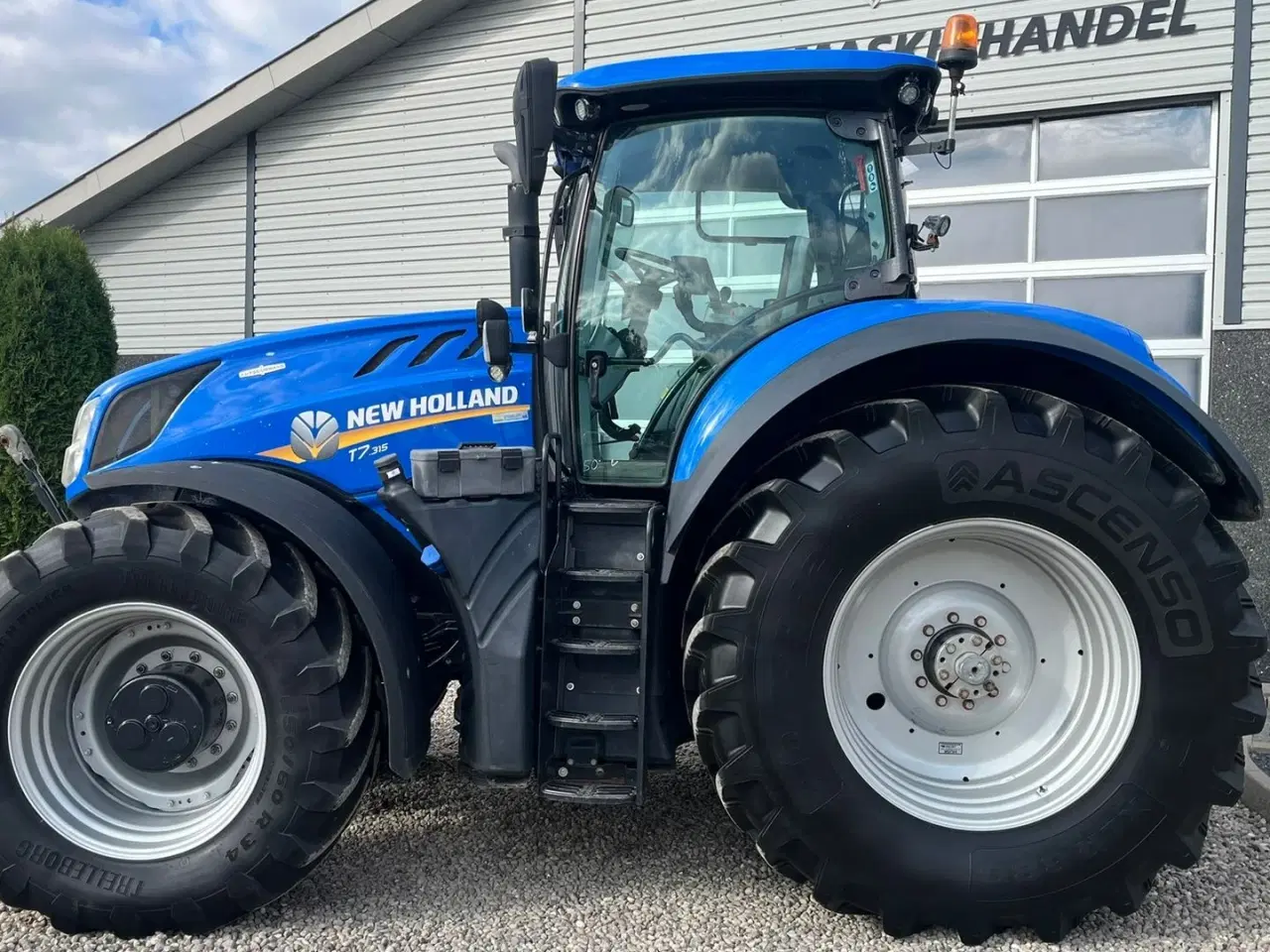 Billede 12 - New Holland T7.315 HD med frontlift og front PTO.