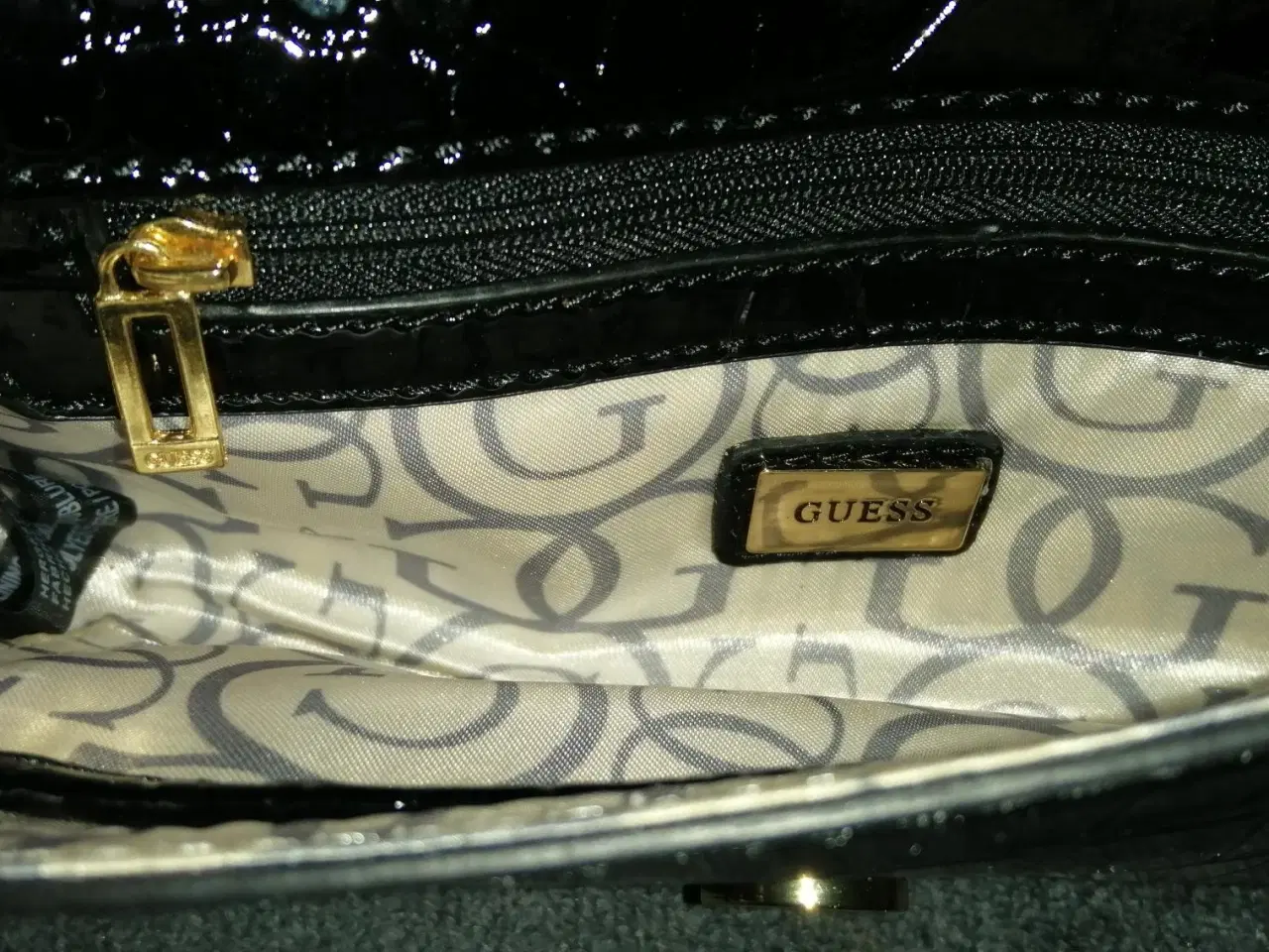 Billede 4 - Clutch taske, Guess, i lak, som ny