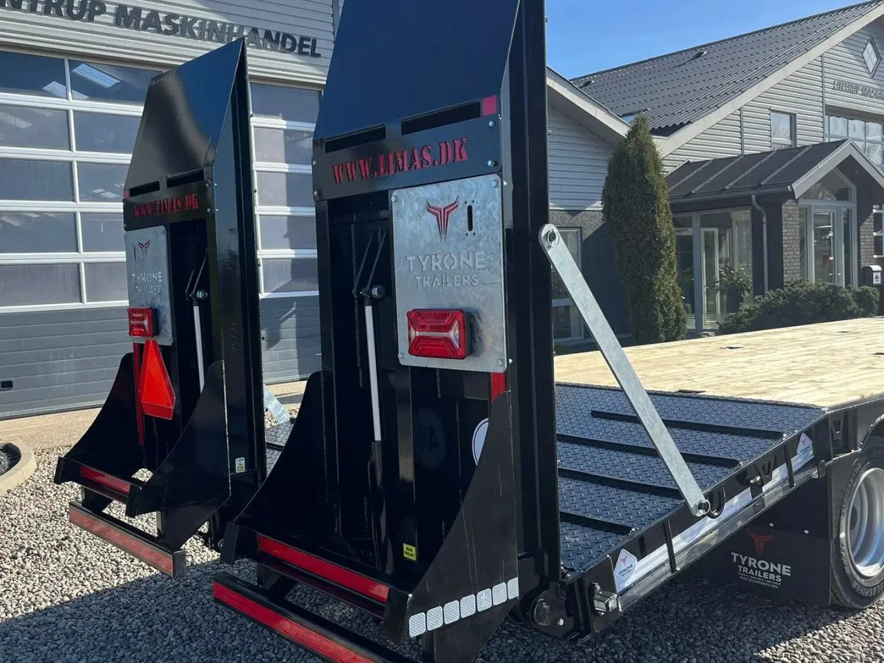 Billede 3 - Tyrone 27TLL . Affjedret træk og affjedret aksler. Med hydrauliske ramper og værktøjskasse