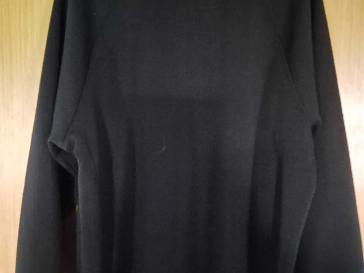 Billede 2 - Sort object bluse 