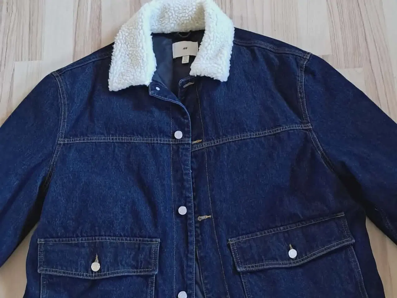 Billede 2 - LÆKKER FORET COWBOY JAKKE med pelskrave