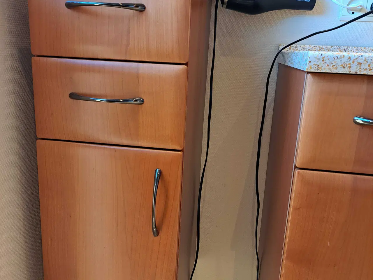 Billede 3 - Badeværelse møbler 